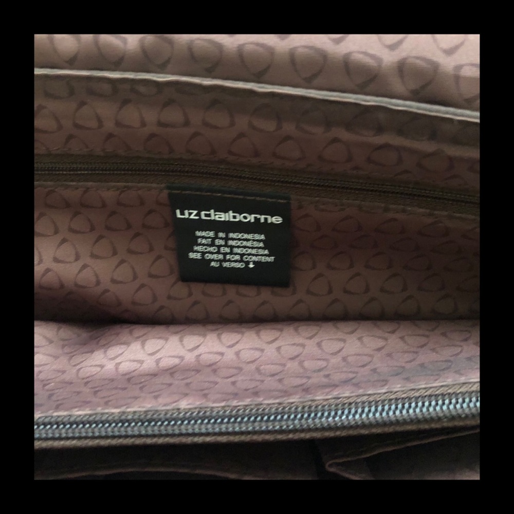 Liz Claiborne Nylon Everyday Messenger Bag - Picture 9 of 10